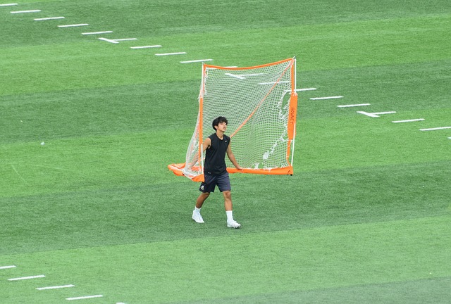 最终凭借约